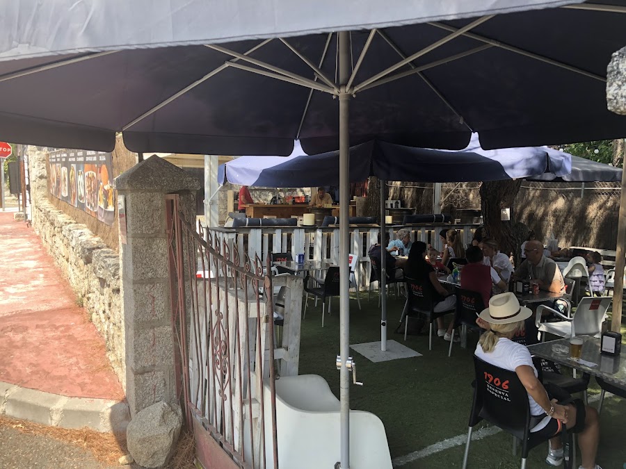 El Trece Restaurante & Cafe